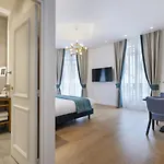 Vestay Montaigne Paris