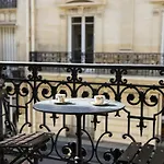 Otel Vestay Montaigne Paris