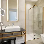 Vestay Montaigne Otel Paris