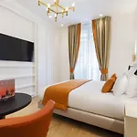 Vestay Montaigne * Paris