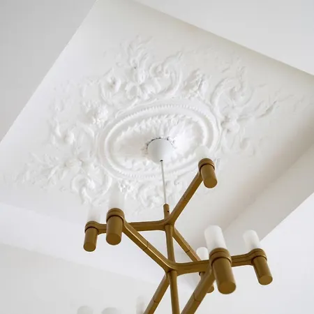 Отель Vestay Montaigne