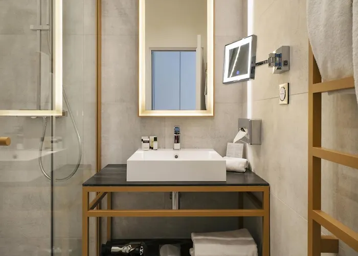 Vestay Montaigne Hotel