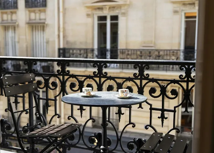 Hotel Vestay Montaigne Paris