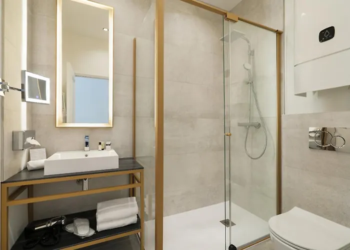 Hotel Vestay Montaigne