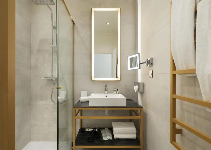 Vestay Montaigne Paris