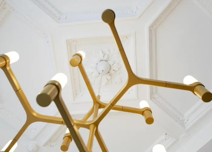 Vestay Montaigne Hotel *