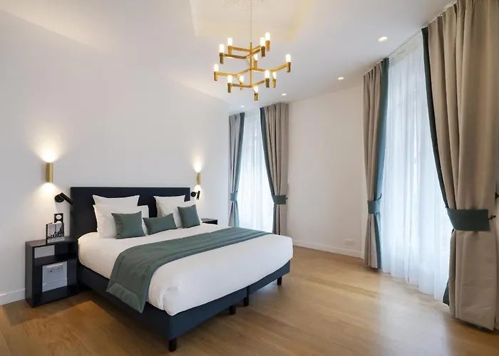 Hotel Vestay Montaigne Paris