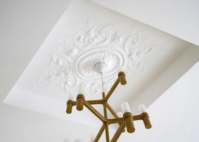 Hotel Vestay Montaigne