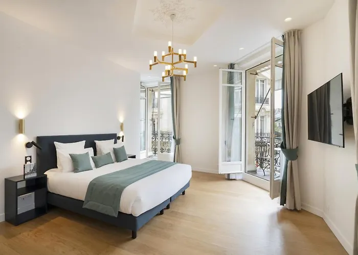 Vestay Montaigne Hotel *