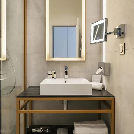 Vestay Montaigne 호텔