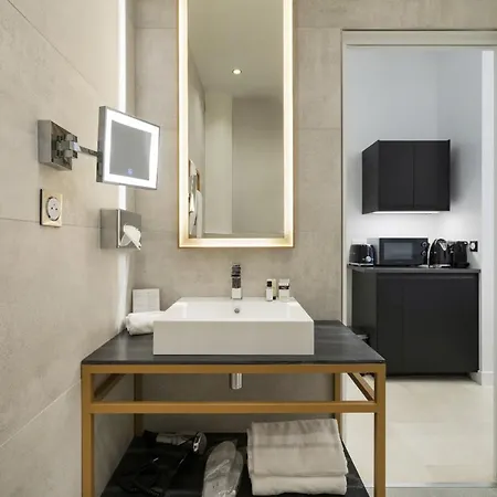 Vestay Montaigne 호텔