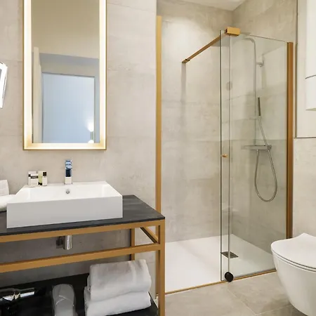 Vestay Montaigne 호텔 *