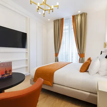 Vestay Montaigne * Paris